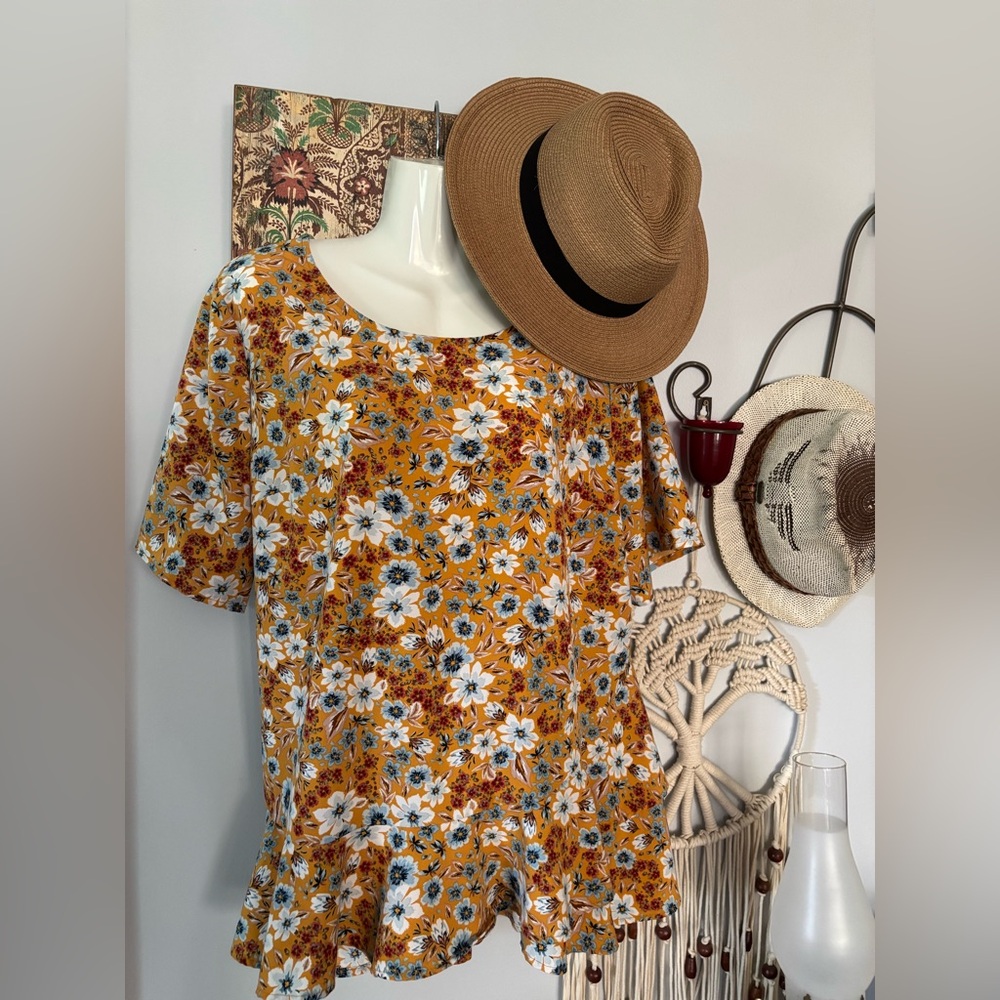 TIME & TRU Floral Yellow Women's Top
NWT but the tag is off